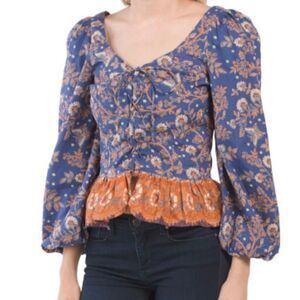 HOUSE OF HARLOW
Lace Up Long Sleeve Blouse